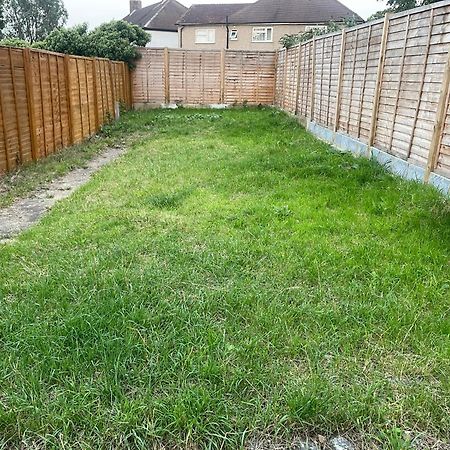 Cosy Private Flat In London, Free Parking On Premise Leilighet Carshalton Eksteriør bilde