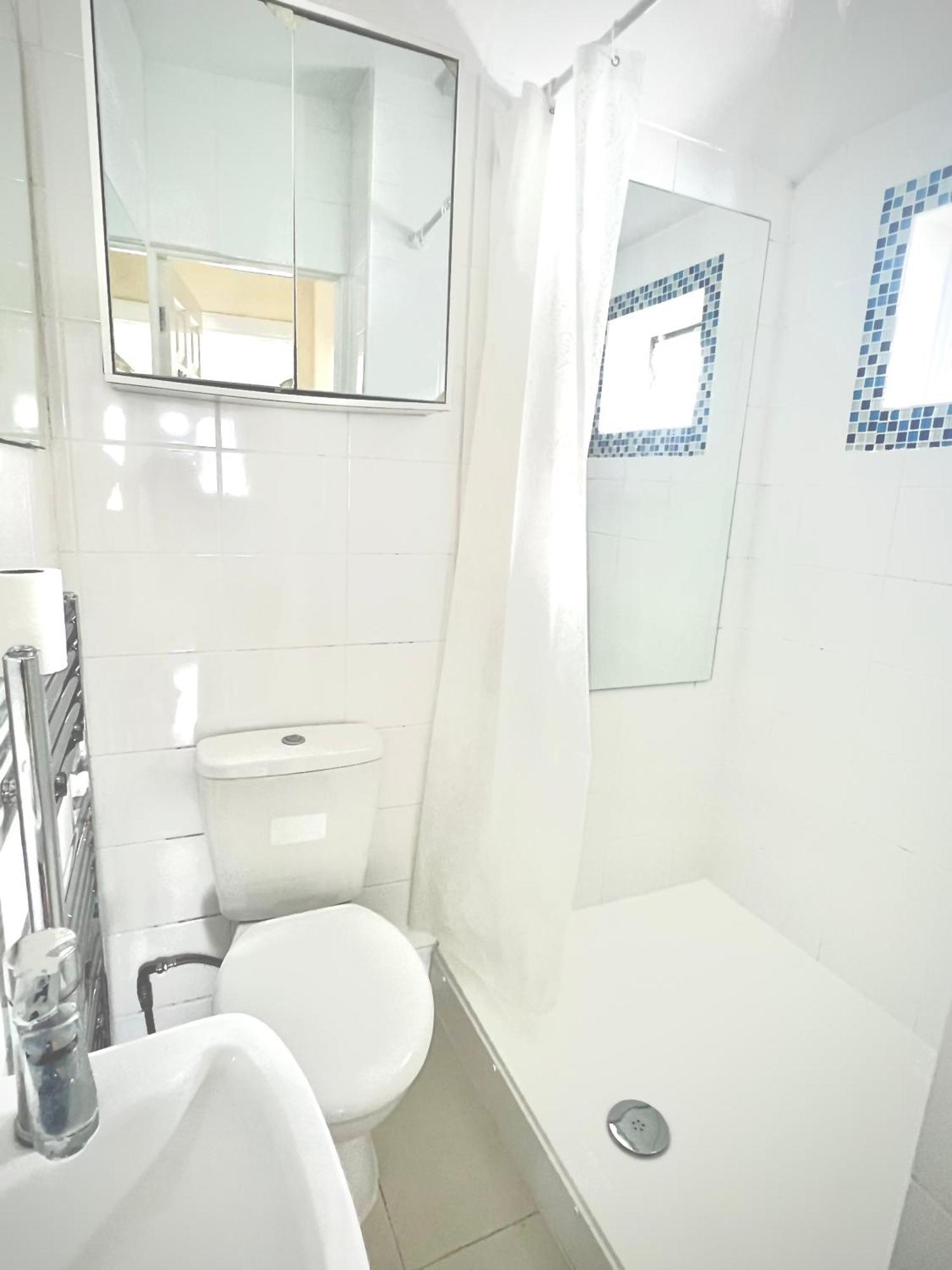 Cosy Private Flat In London, Free Parking On Premise Leilighet Carshalton Eksteriør bilde