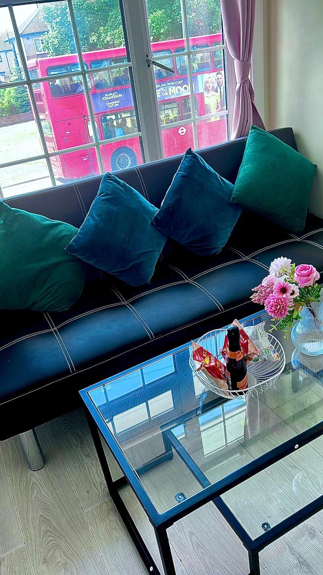 Cosy Private Flat In London, Free Parking On Premise Leilighet Carshalton Eksteriør bilde