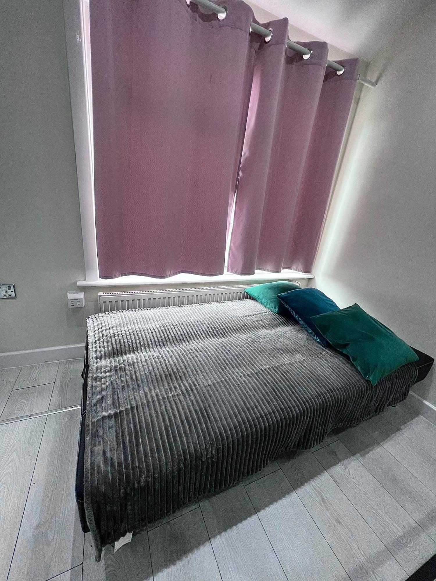 Cosy Private Flat In London, Free Parking On Premise Leilighet Carshalton Eksteriør bilde