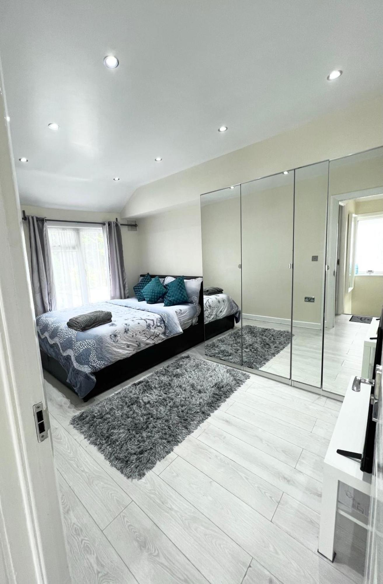 Cosy Private Flat In London, Free Parking On Premise Leilighet Carshalton Eksteriør bilde