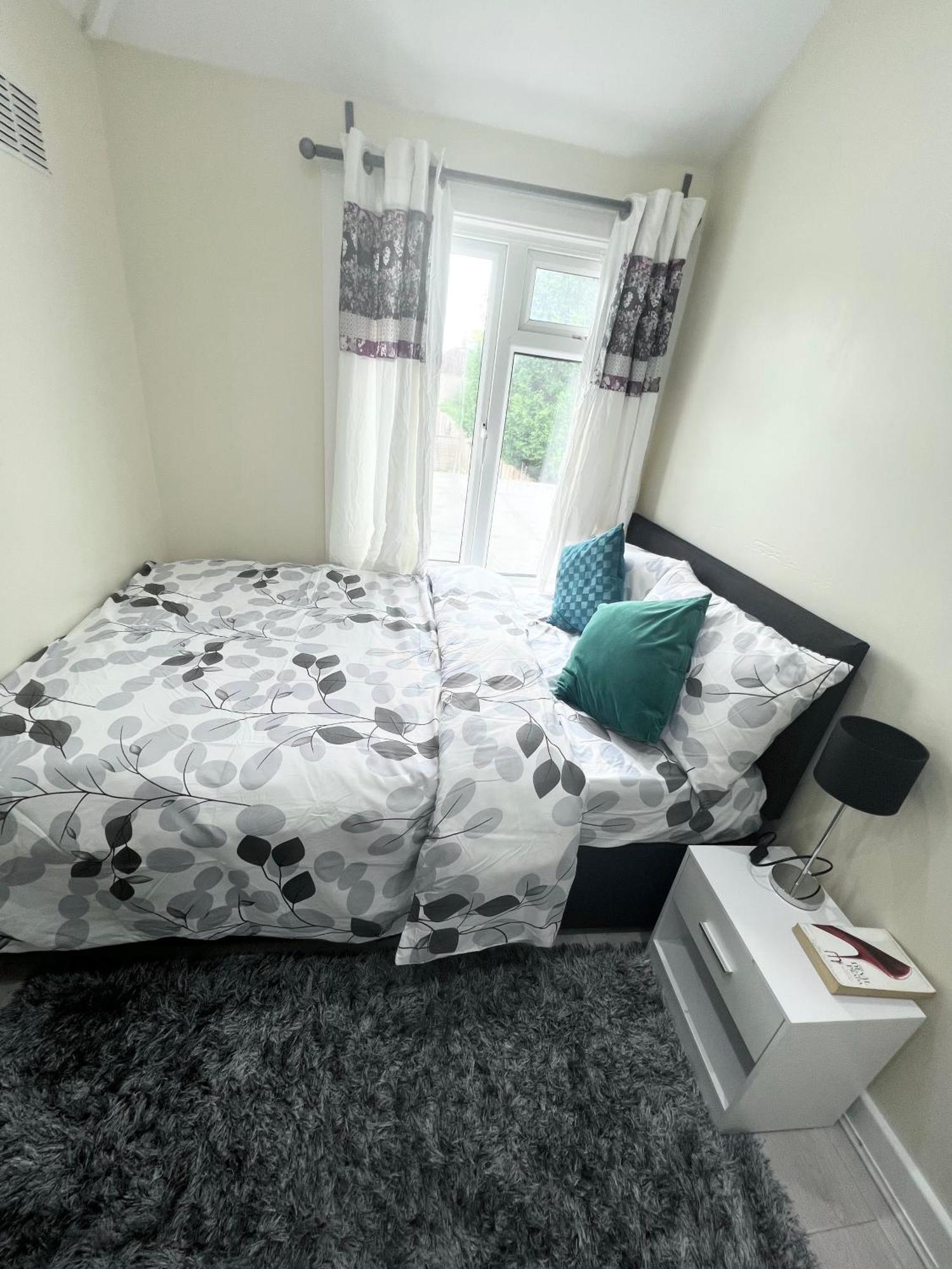 Cosy Private Flat In London, Free Parking On Premise Leilighet Carshalton Eksteriør bilde