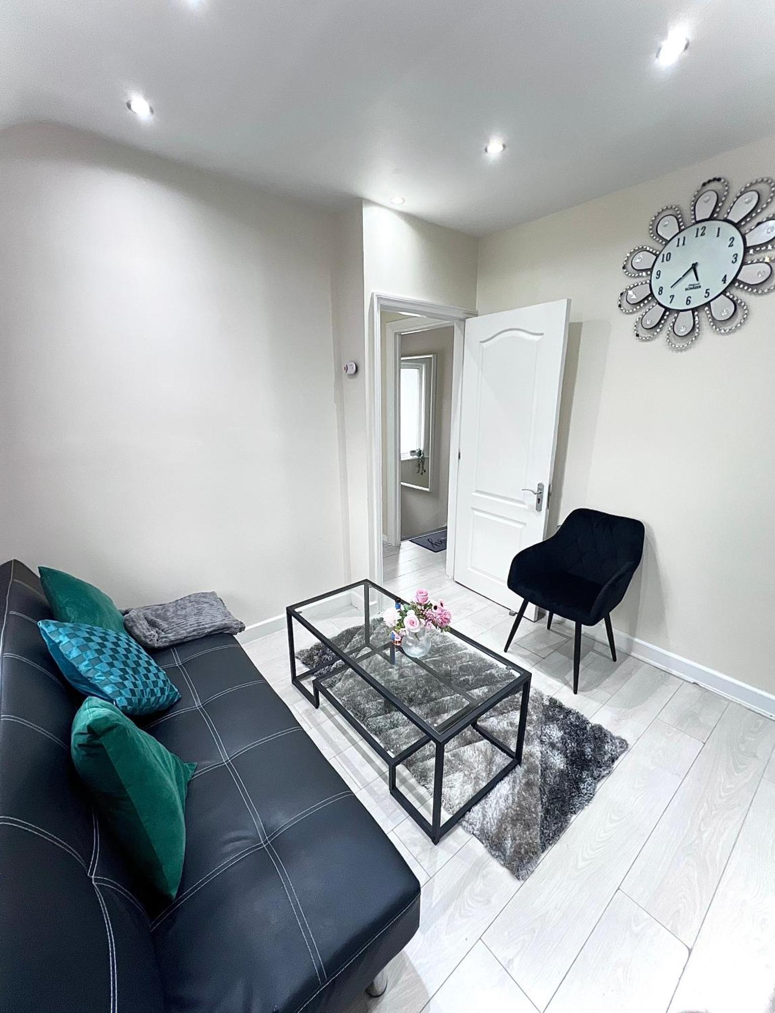 Cosy Private Flat In London, Free Parking On Premise Leilighet Carshalton Eksteriør bilde